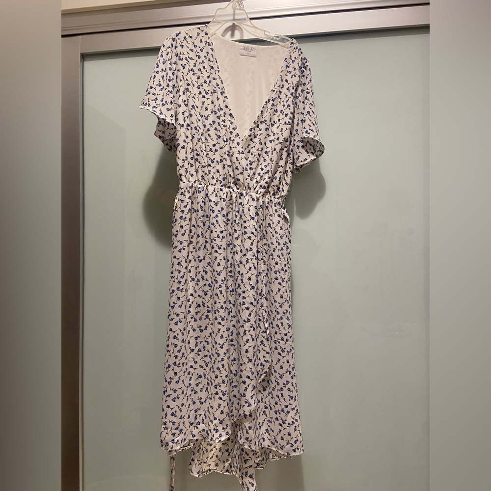 super cute flowy dress